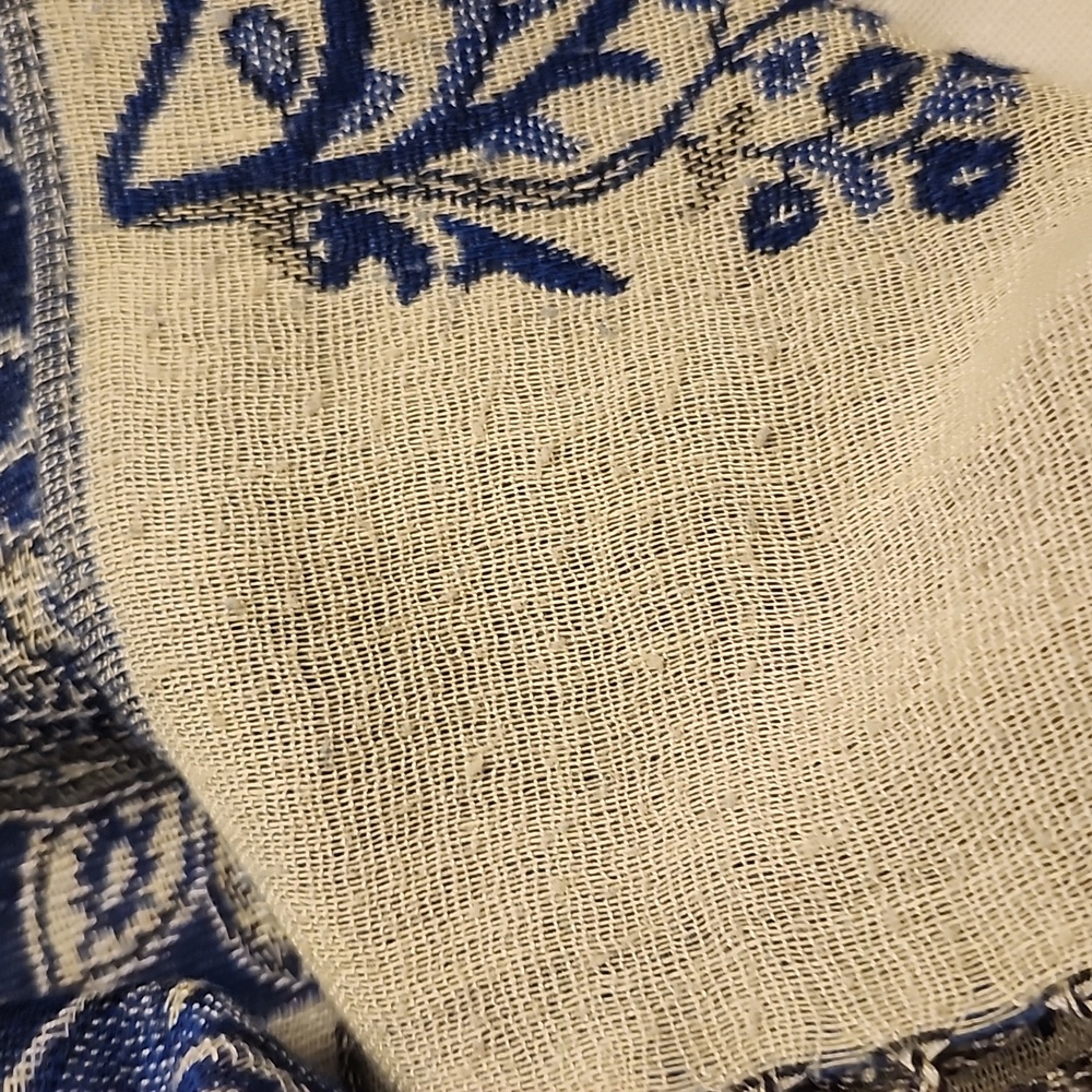 Pure & Woven Stunning Cashmere and Silk Ex Condition Blue Paisley Wrap, $48 - Picture 12 of 13